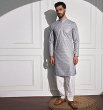 Load image into Gallery viewer, Aaghaz Embroidered Kurta