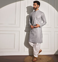 Load image into Gallery viewer, Aaghaz Embroidered Kurta