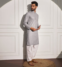 Load image into Gallery viewer, Aaghaz Embroidered Kurta