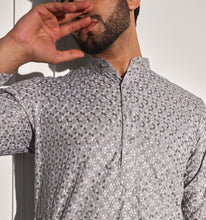 Load image into Gallery viewer, Aaghaz Embroidered Kurta