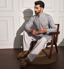 Load image into Gallery viewer, Aaghaz Embroidered Kurta