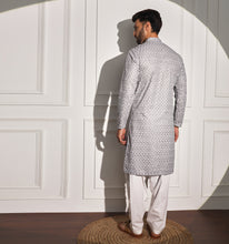 Load image into Gallery viewer, Aaghaz Embroidered Kurta