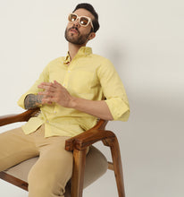 Load image into Gallery viewer, Pineapple Linen Shirt
